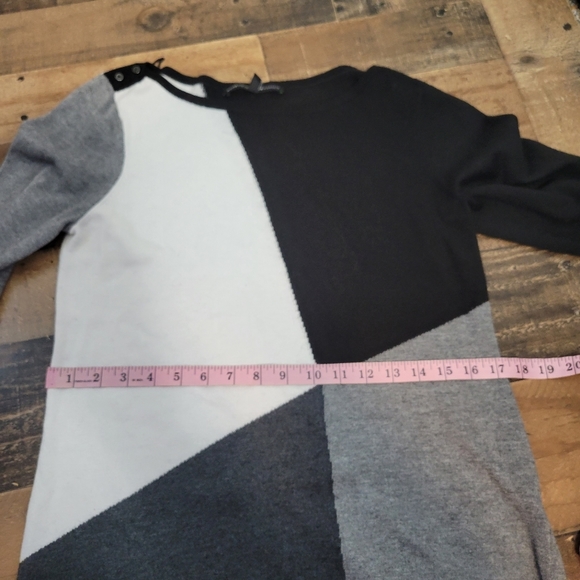 Large WHBM White House Black Market Colorblock Neutral White Black Gray Sweater - Picture 4 of 6
